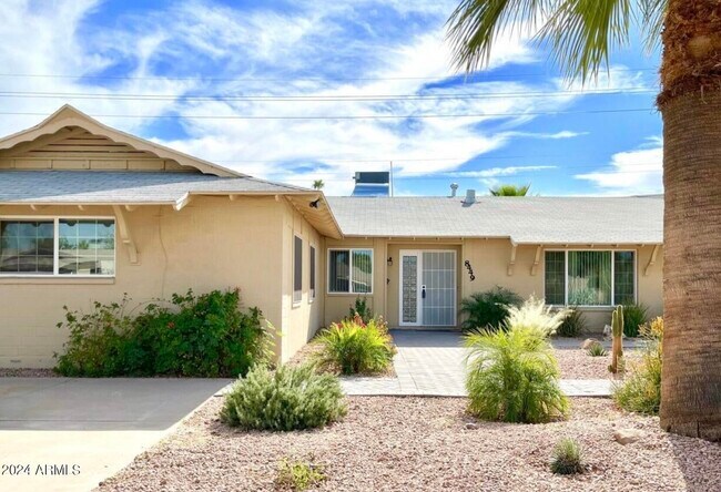 Foto del edificio - 8449 E Crestwood Way