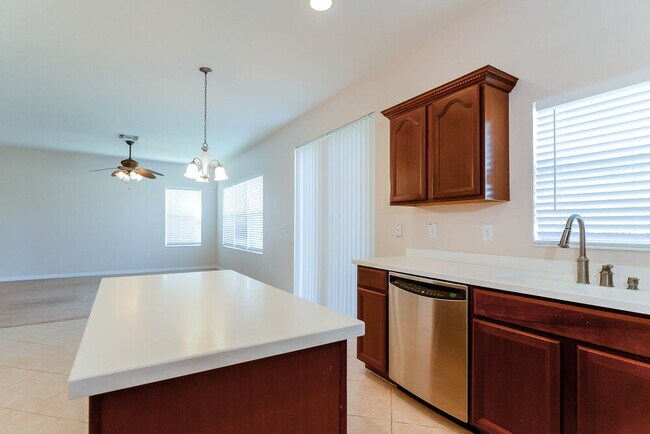 Foto del edificio - 6355 Desert Peace Ave