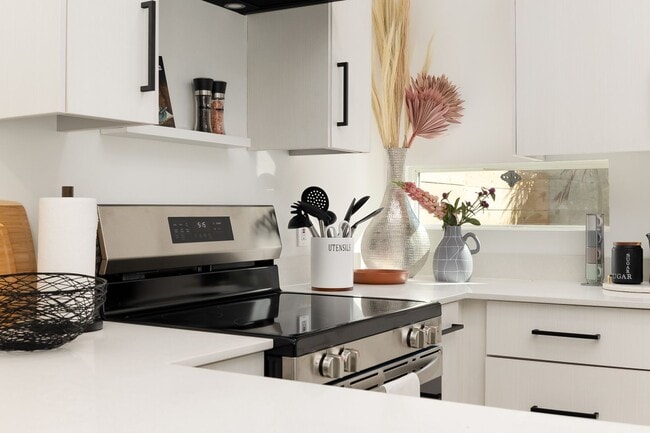 Building Photo - Colgate Crossings