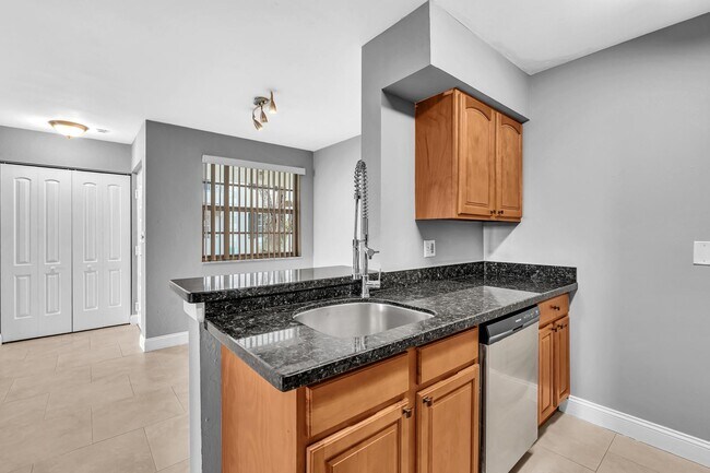 Foto del edificio - 2820 N Oakland Forest Dr