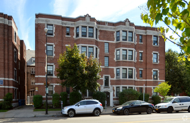 Foto del edificio - 201 Elmwood Avenue Apartments