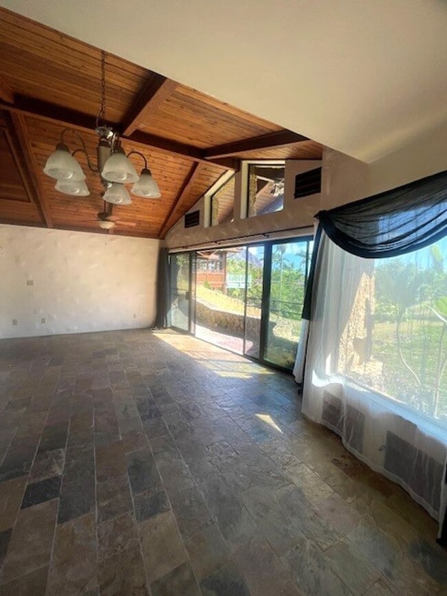 Building Photo - Gorgeous 2 Bedroom / 1 Bath in Waikane