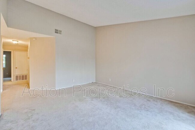 Building Photo - 472 Shadowgraph Dr