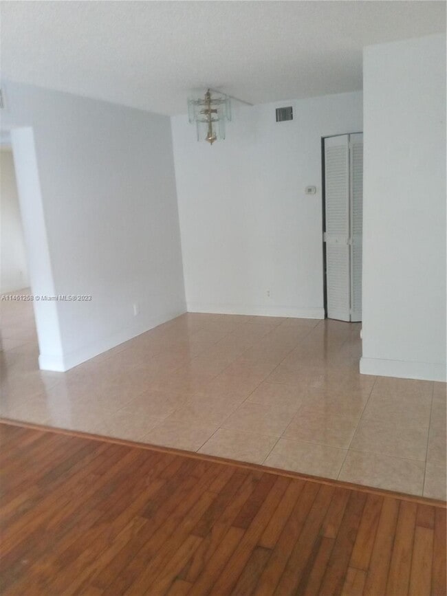 Building Photo - 306 Gardens Dr