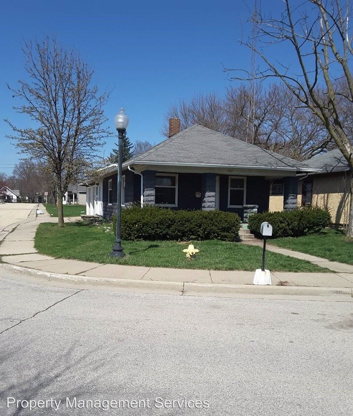Primary Photo - 2 br, 1 bath House - 211 Mill St.*