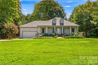 Building Photo - 5020 Fox Hollow Dr