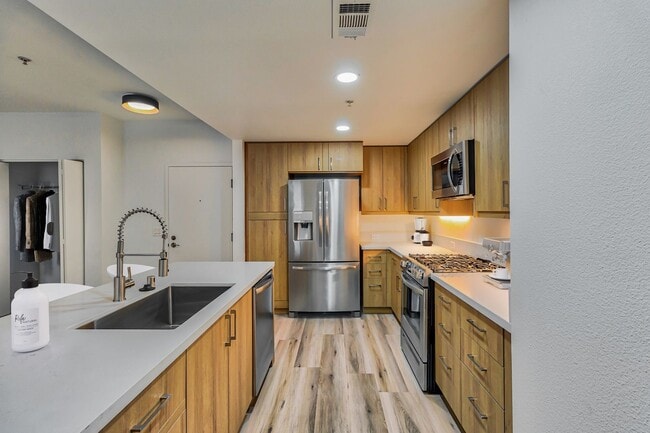 Interior Photo - 416 on Broadway