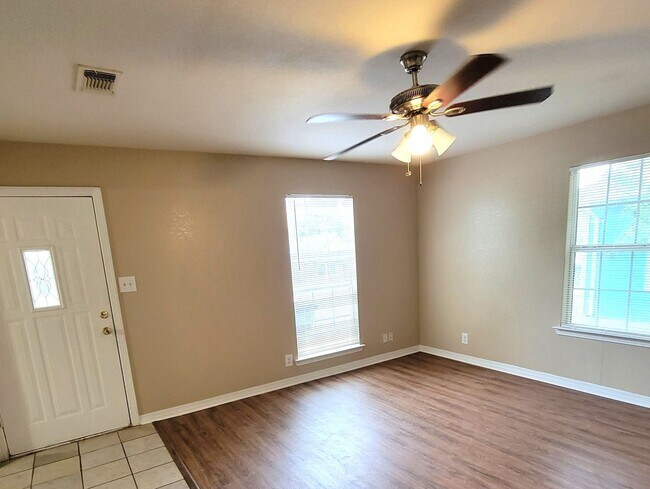 Foto del edificio - 3-bedroom home!