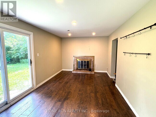 Building Photo - 646 Ingram Crescent