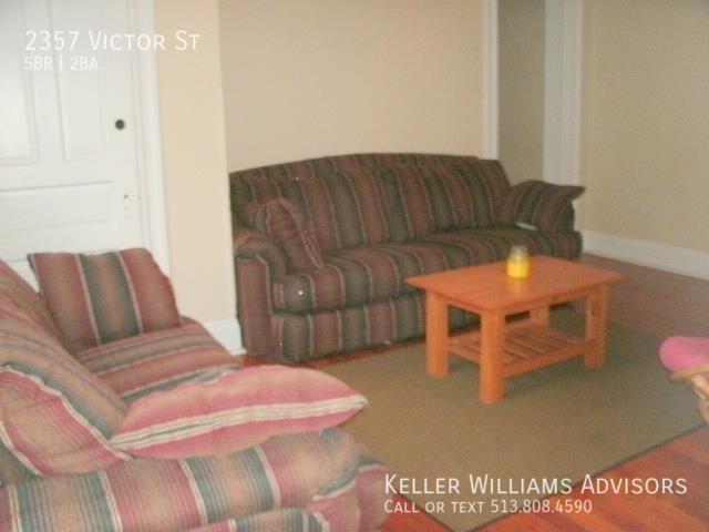 Building Photo - 2357 Victor St