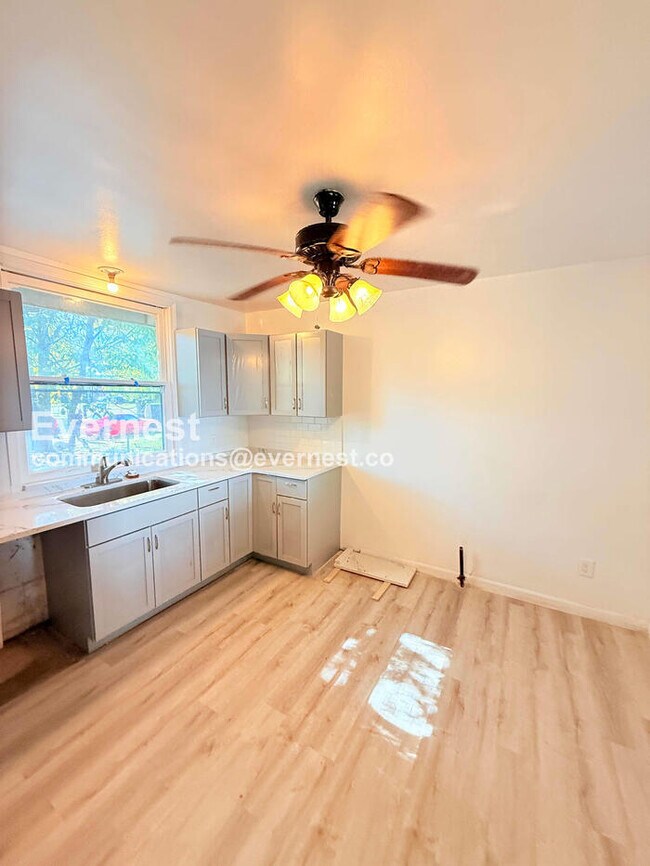 Foto del edificio - 5134 Hereford St