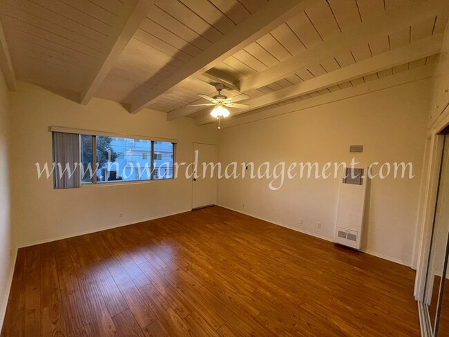 Foto del edificio - 1002 S Barrington Ave