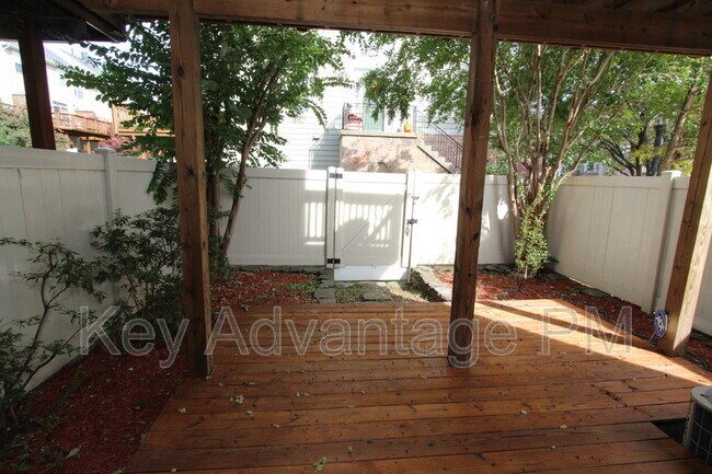 Building Photo - 13401 Dogues Terrace