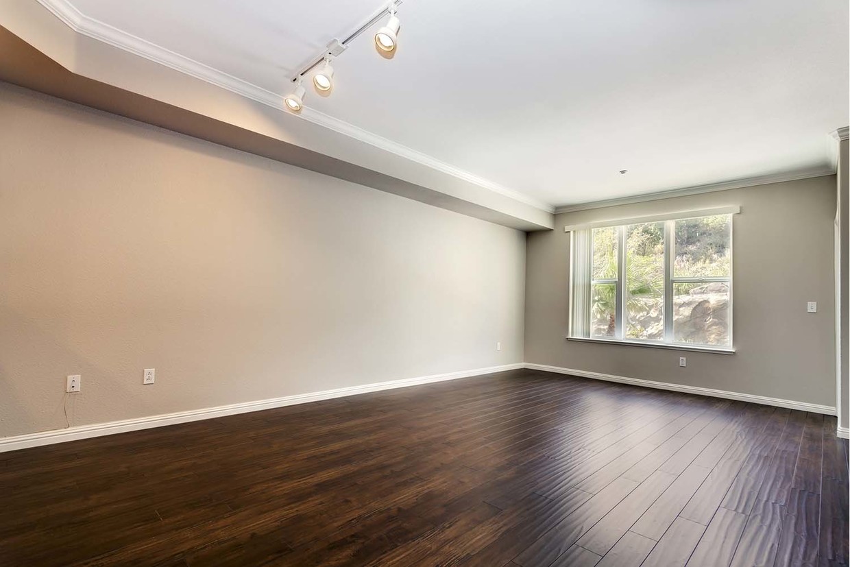 Foto principal - 2200 Gellert Blvd