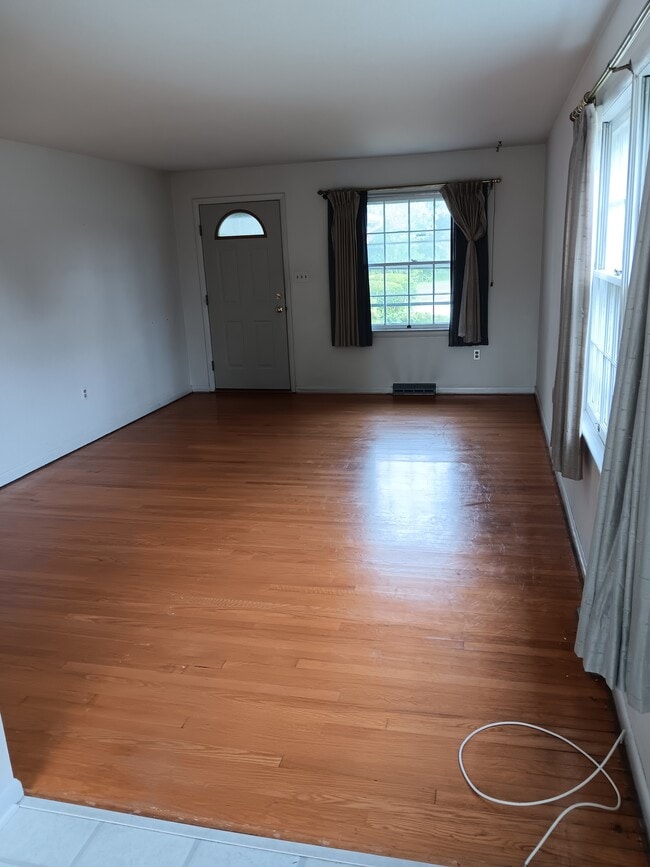 Building Photo - 4 Hemlock Dr