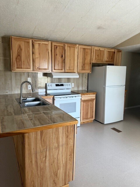 Building Photo - 22786 Cuttler Rd