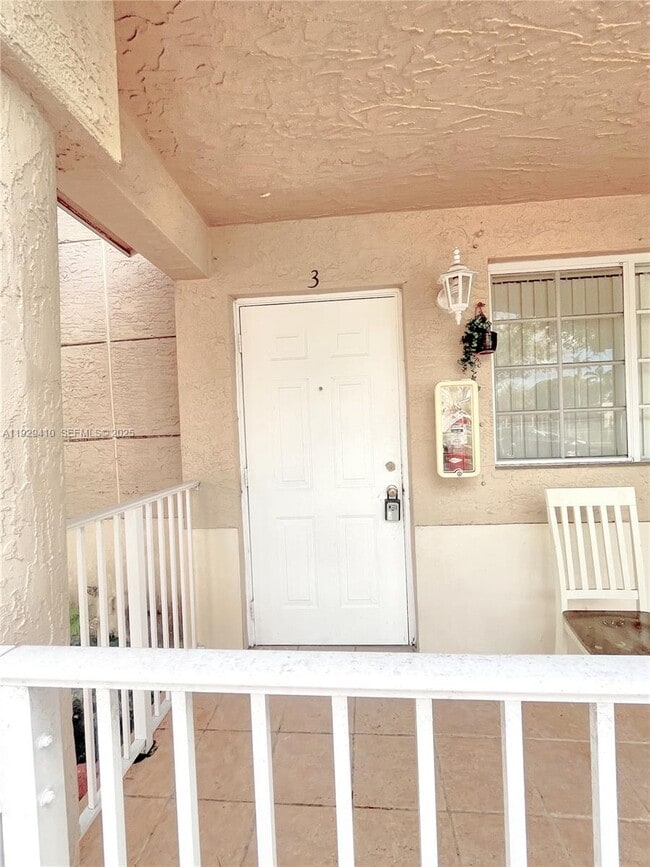 Building Photo - 220 E 4th St