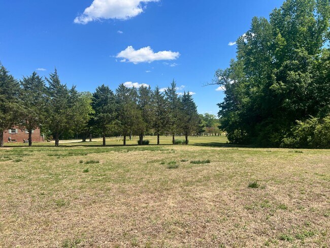 Foto del edificio - Rancher on 6.79 Acre Lot