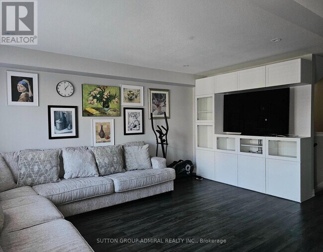 Photo du bâtiment - 6412 Shapton Cres