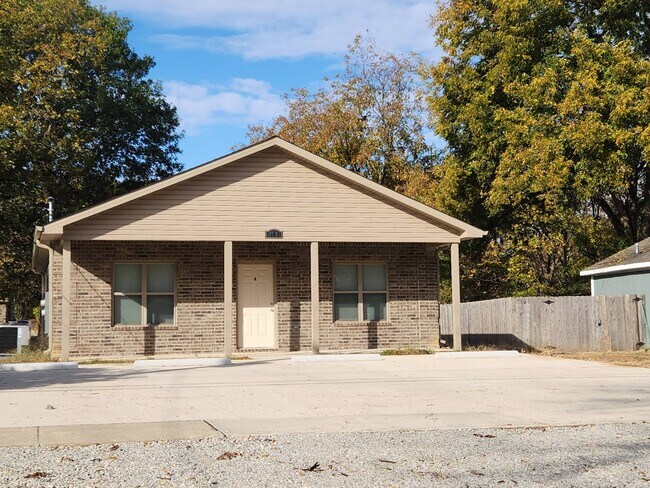 Building Photo - 708 N 4th St