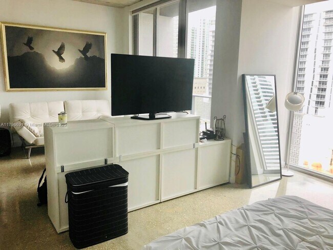 Foto del edificio - 151 SE 1st St