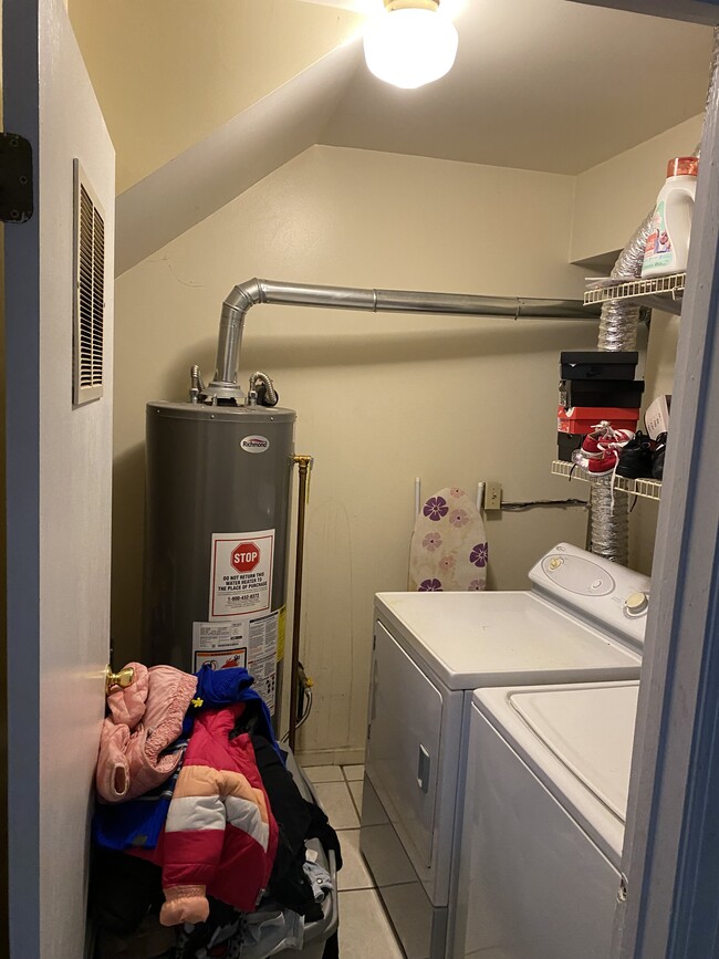 utility room/laundry - 5793 Creekview Ct W