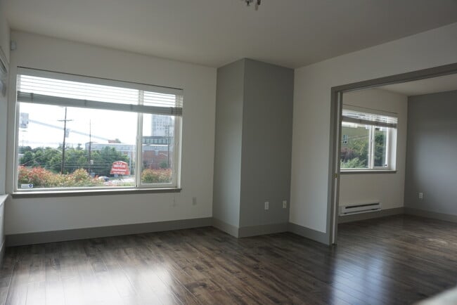 Building Photo - Gorgeous Queen Anne Condo w/ Panoramic Vie...
