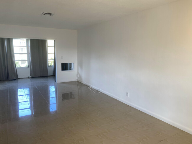 Building Photo - 125 W Hidden Valley Blvd
