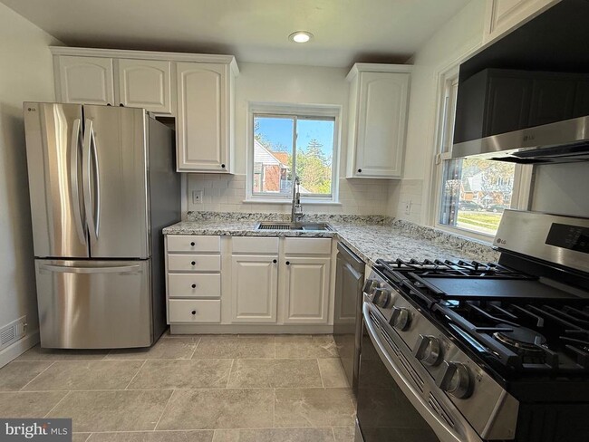 Foto del edificio - 6134 Marglenn Ave