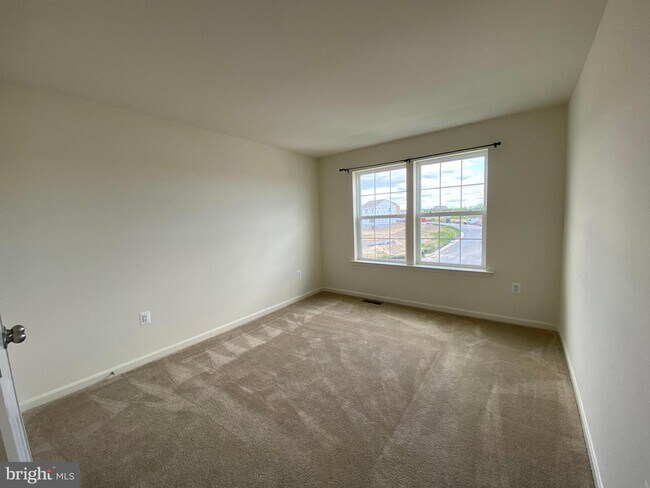 Building Photo - 128 Savannah Way