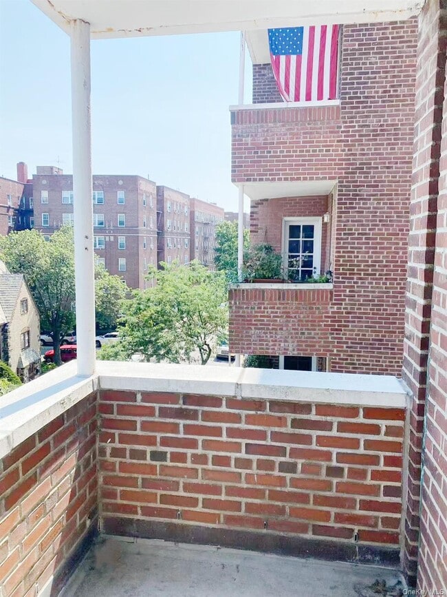 Building Photo - 75-40 Austin St