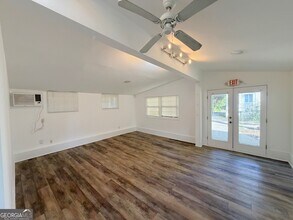 Building Photo - 328 Maple St