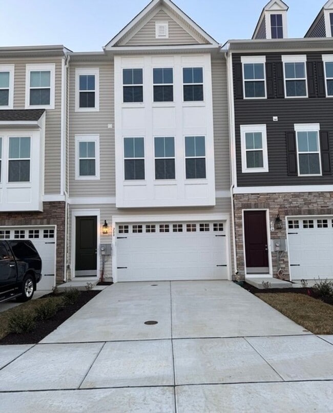 Building Photo - 208 Douglas Wy