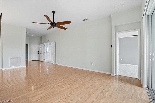 Foto del edificio - 2427 Woodbourne Pl