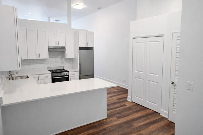 Foto del edificio - 1533 N Western Ave