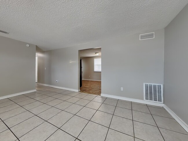 Building Photo - 11749 Kingfisher Ln E