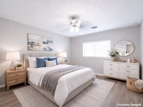 Building Photo - 16003 Surrey Woods Dr