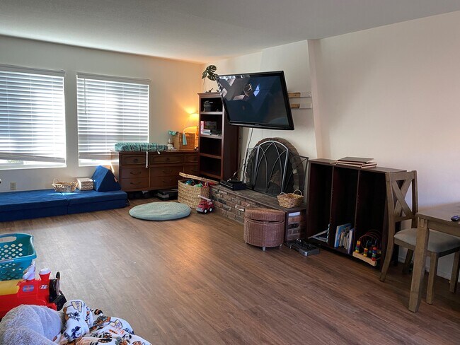 Foto del edificio - 8960 Village Ave