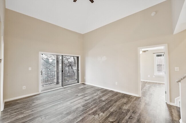 Building Photo - 1060 Gardenview Loop