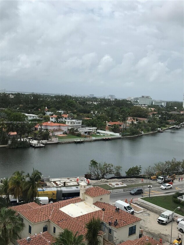 Primary Photo - 3100 Collins Ave