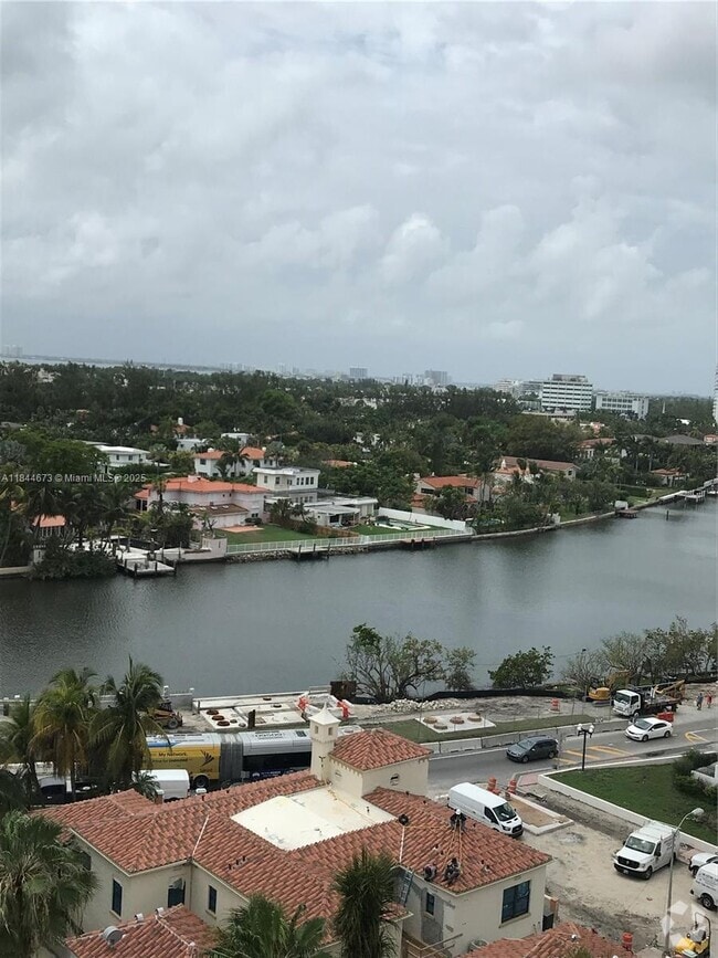 Building Photo - 3100 Collins Ave