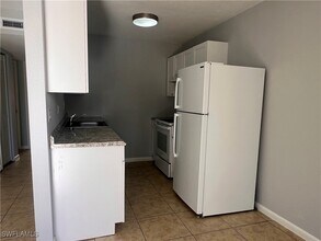 Building Photo - 4601 Bayshore Dr