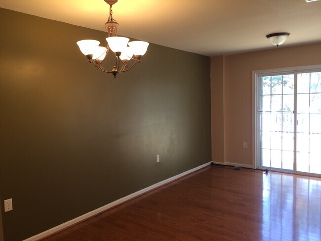 Building Photo - 138 Park Place Dr
