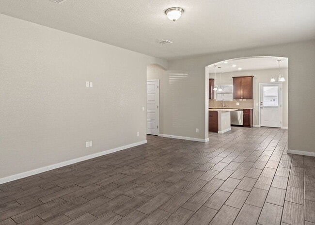 Building Photo - Beautiful 3 Bedroom Home with Open Layout ...