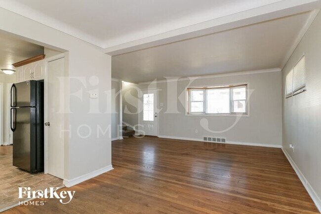 Foto del edificio - 8680 Belhaven Dr