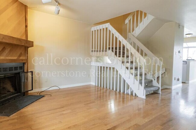 Building Photo - 471 Rolling Hills Dr