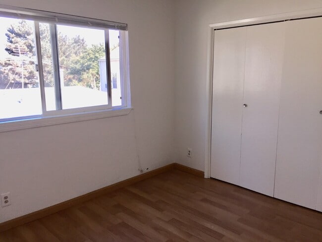 bedroom - 1640 Berkeley St