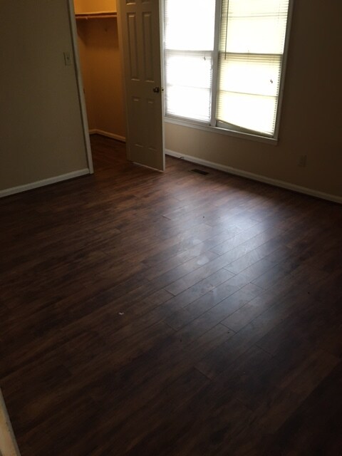 Building Photo - 3618 Pine Knoll Dr