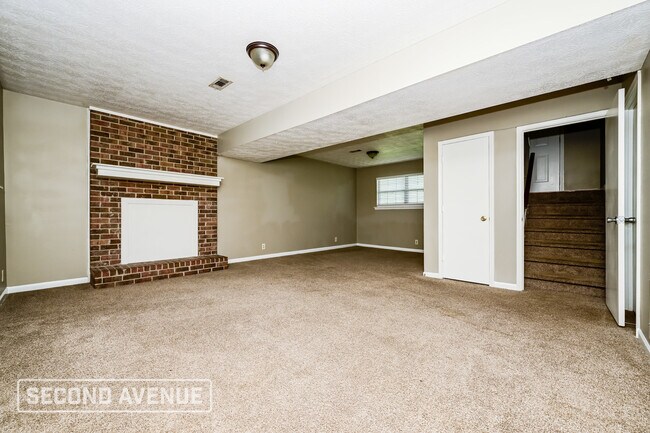 Foto del edificio - 2237 Rocklane Dr