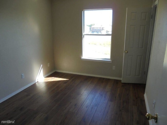 Building Photo - 1710 Benttree Dr